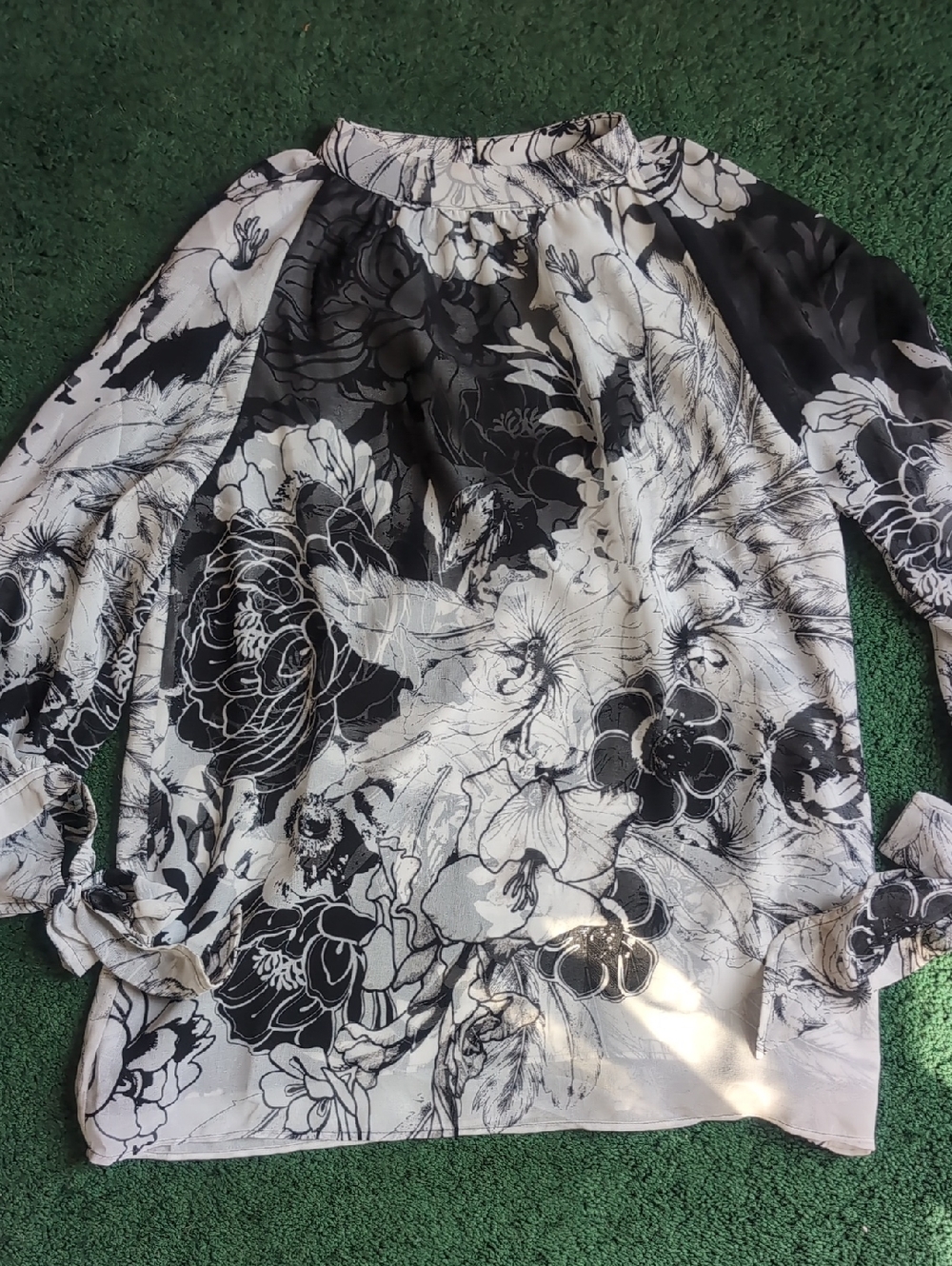 ❌Floral Tie Sleeve High Neck Blouse